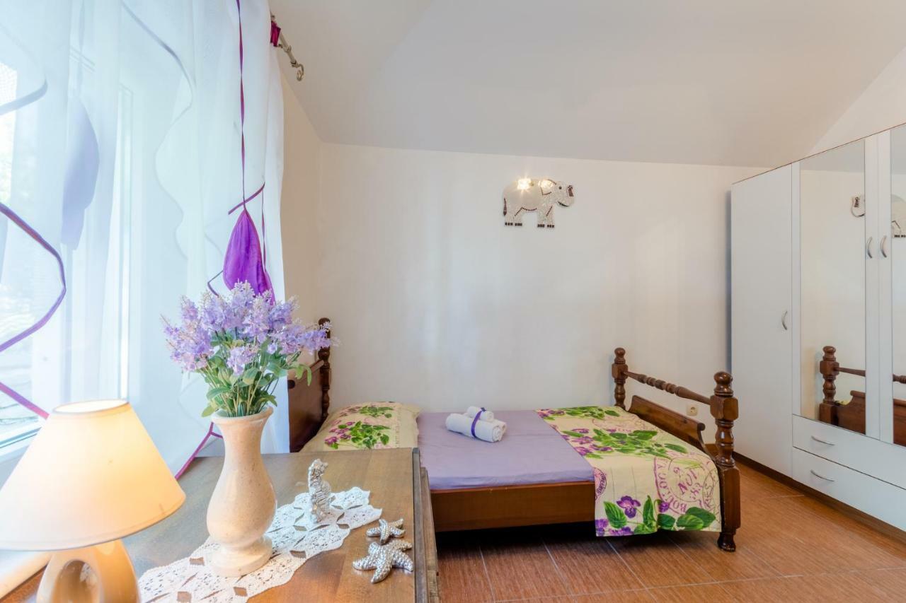 Vila Maslinica Pucisca Luaran gambar