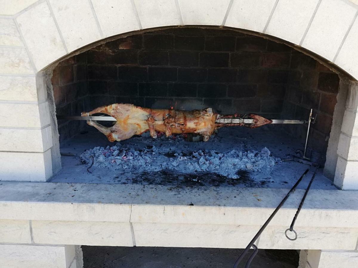 Vila Maslinica Pucisca Luaran gambar