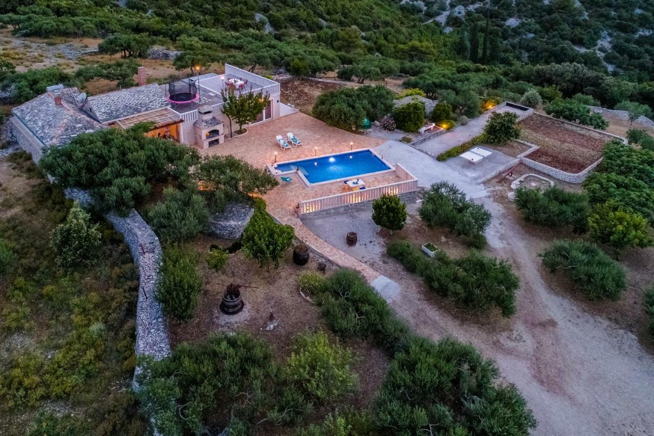 Vila Maslinica Pucisca Luaran gambar