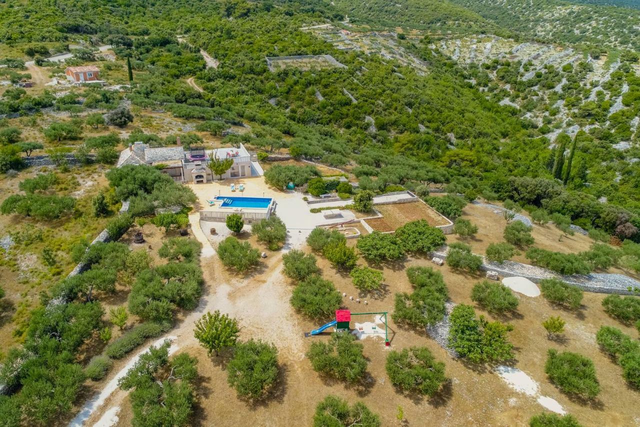 Vila Maslinica Pucisca Luaran gambar